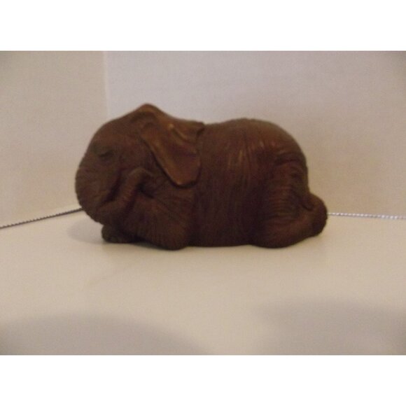 Vtg. Red Mill Mfg. Sleeping Elephant Handcrafted in the USA Wood Pecan Shell - Picture 1 of 3